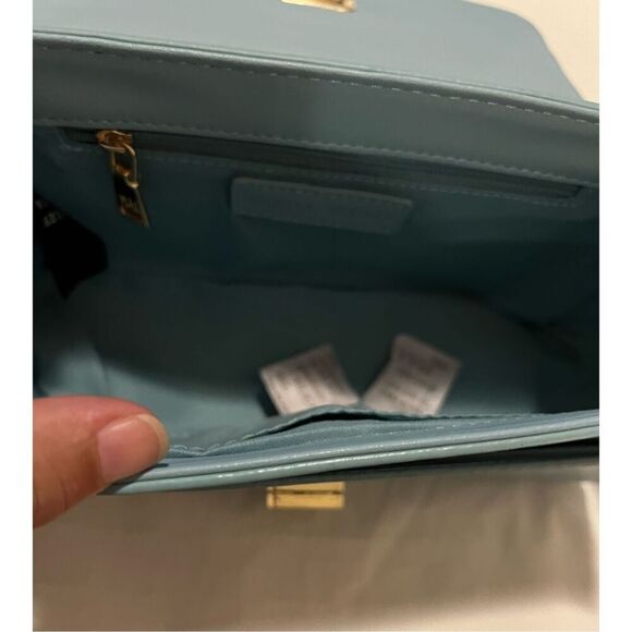 NWT Badgley Mischka quilted blue gold studded crossbody bag with chain strap, 10 - Picture 6 of 6